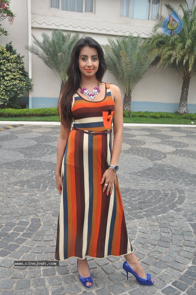 Sanjjanaa Latest Stills - 54 / 71 photos