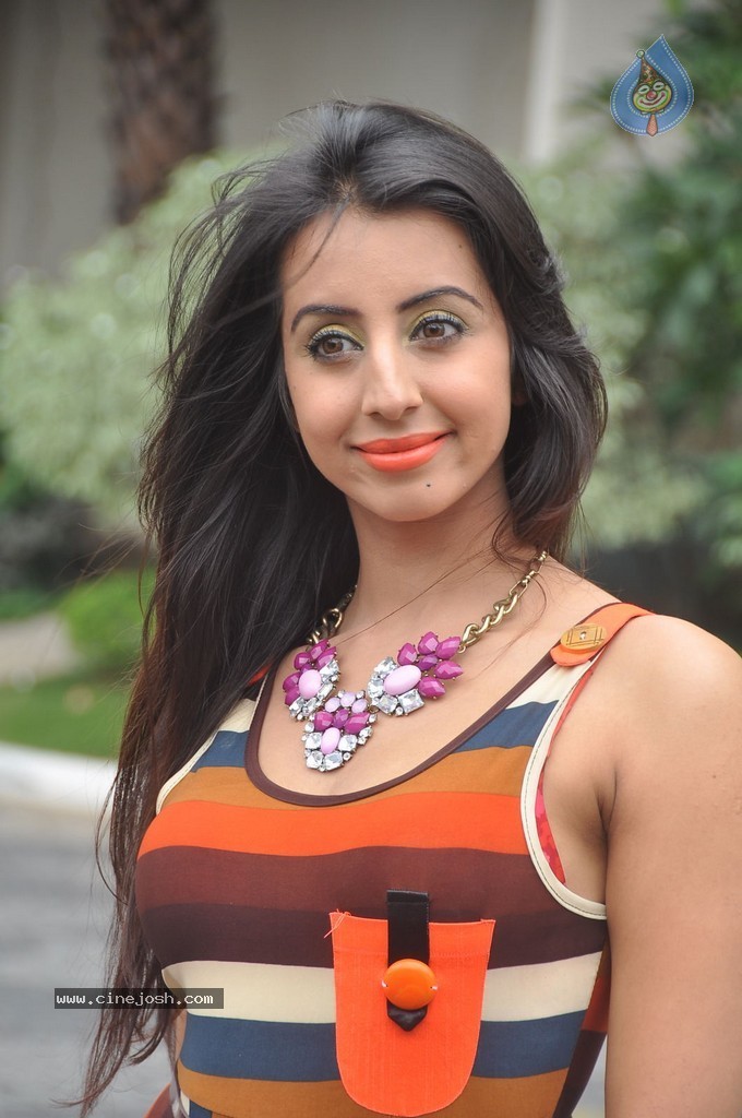 Sanjjanaa Latest Stills - 56 / 71 photos