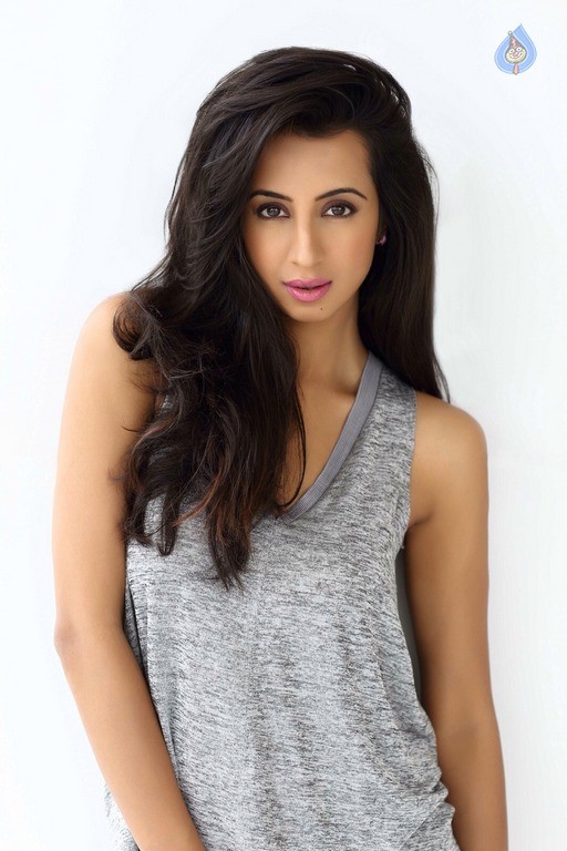 Sanjjjanaa Galrani Latest Stills - 15 / 19 photos