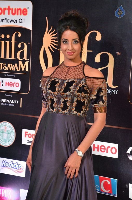 Sanjjanaa Latest Stills - 21 / 42 photos