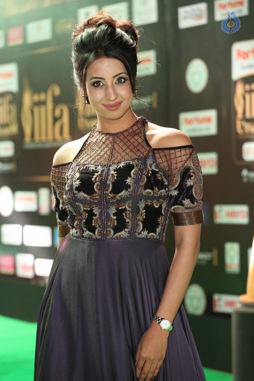 Sanjjanaa Latest Stills - 30 / 42 photos