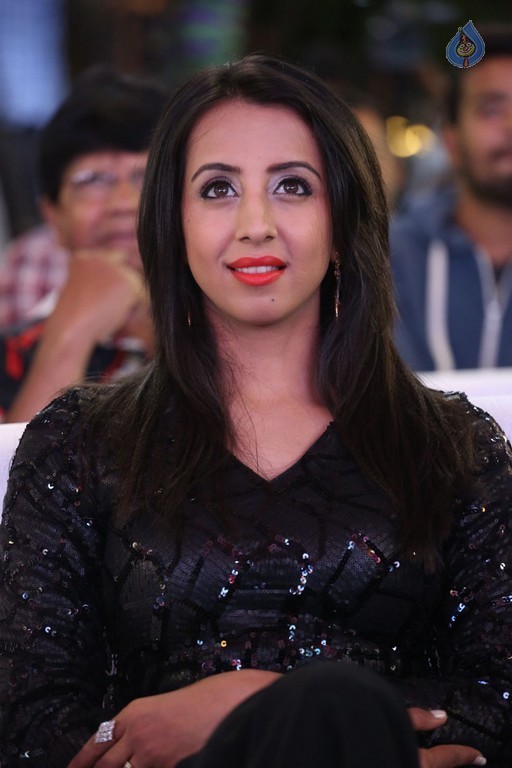 Sanjjanaa New Gallery - 30 / 32 photos