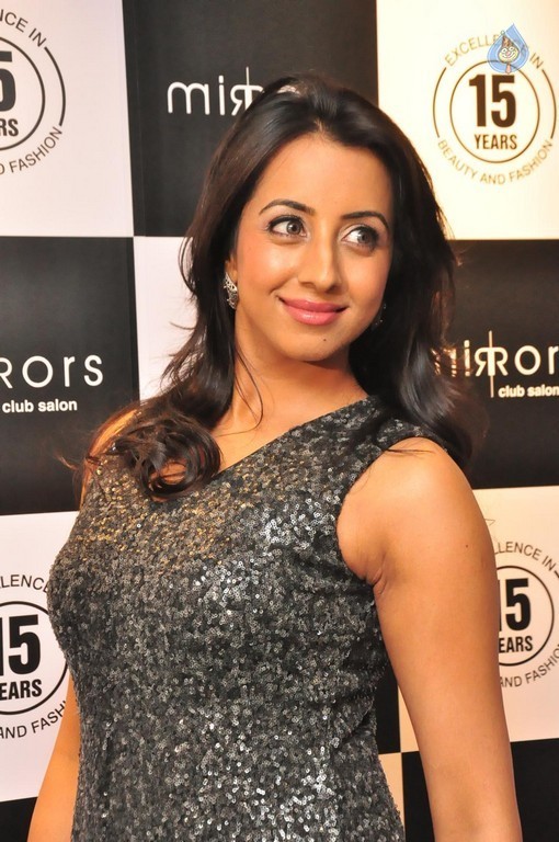 Sanjjanaa New Images - 37 / 42 photos