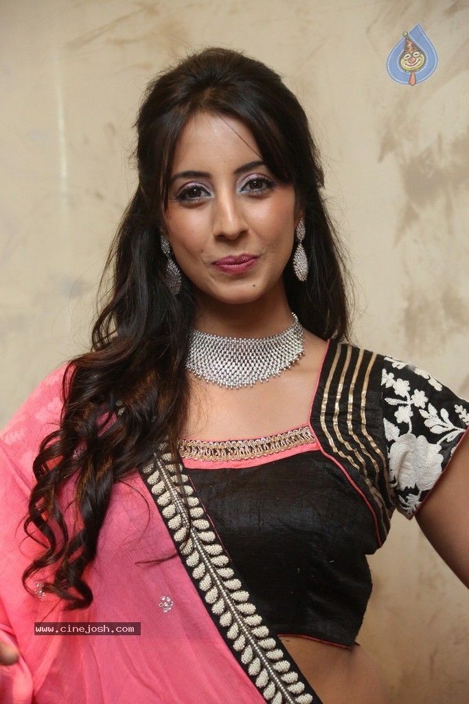 Sanjjanaa New Pics - 43 / 60 photos