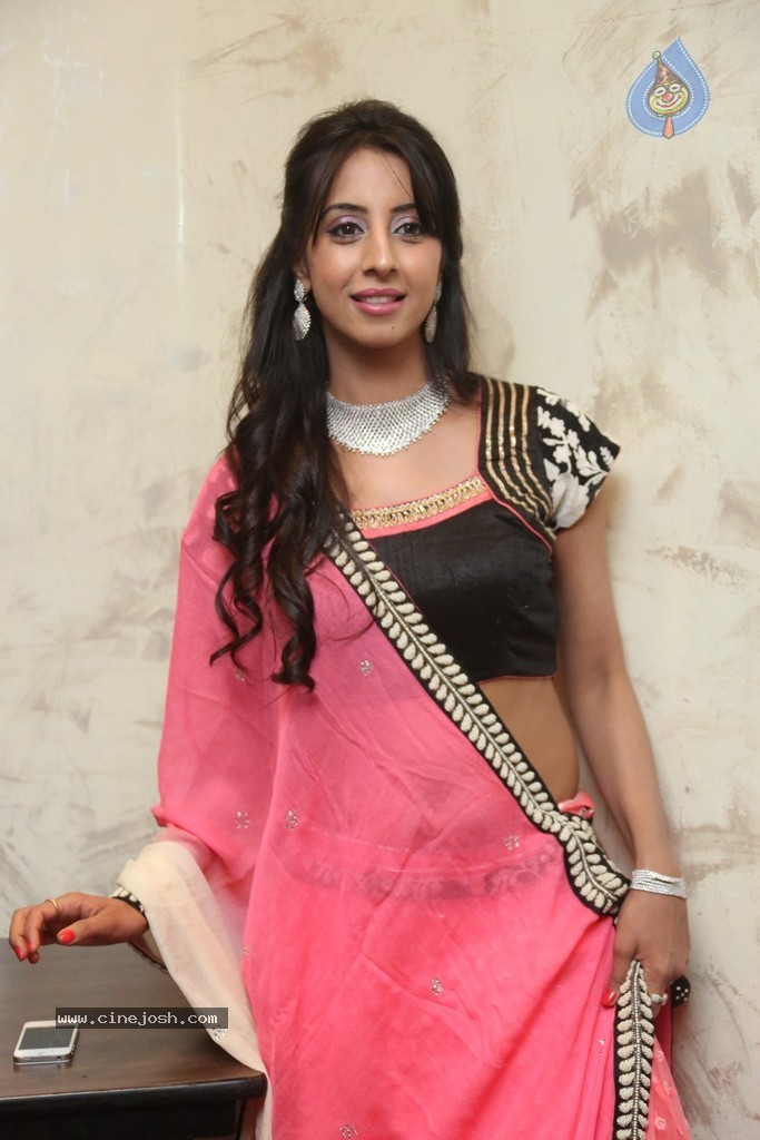 Sanjjanaa New Pics - 44 / 60 photos