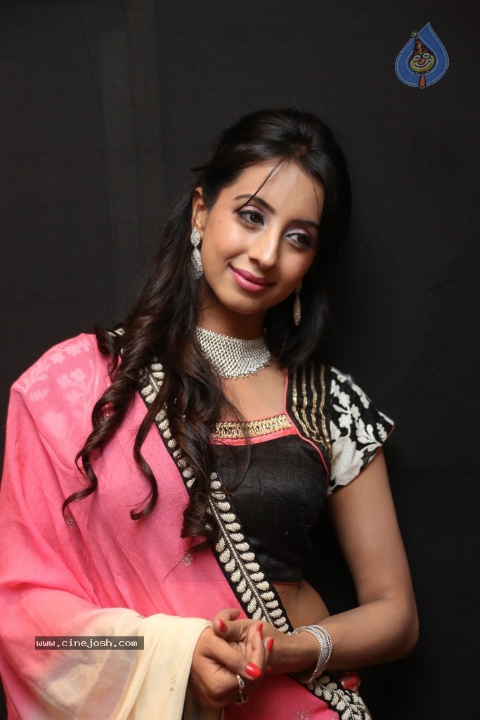 Sanjjanaa New Pics - 56 / 60 photos