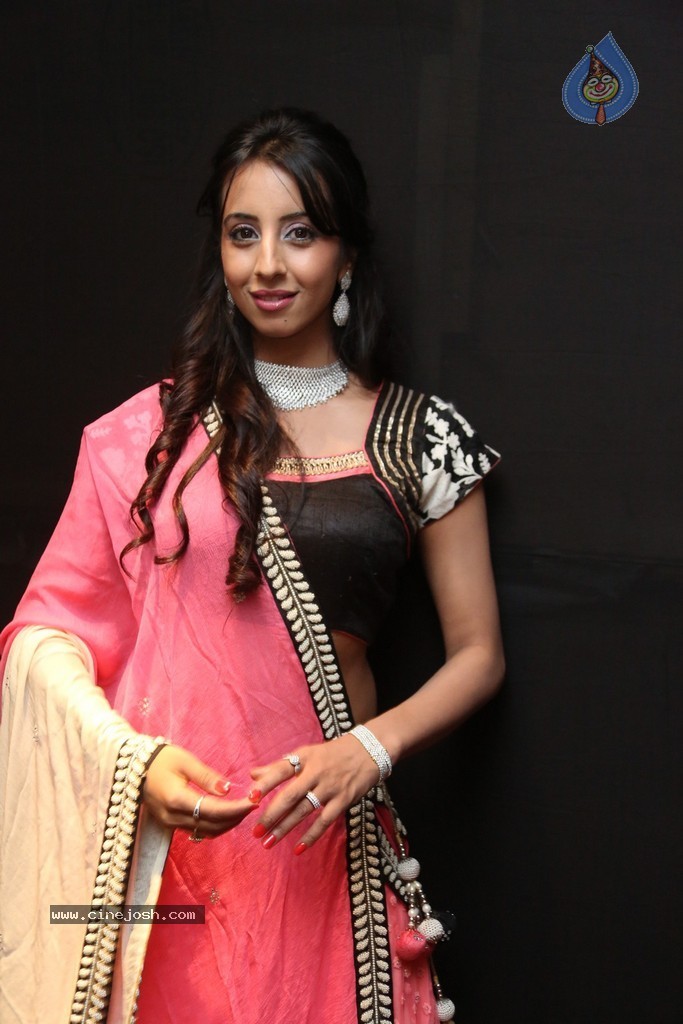 Sanjjanaa New Pics - 58 / 60 photos