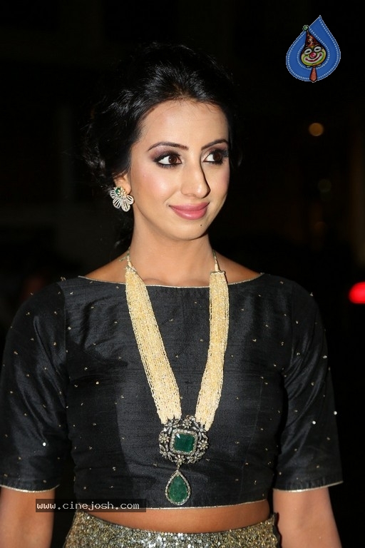 Sanjjanaa New Stills - 10 / 15 photos