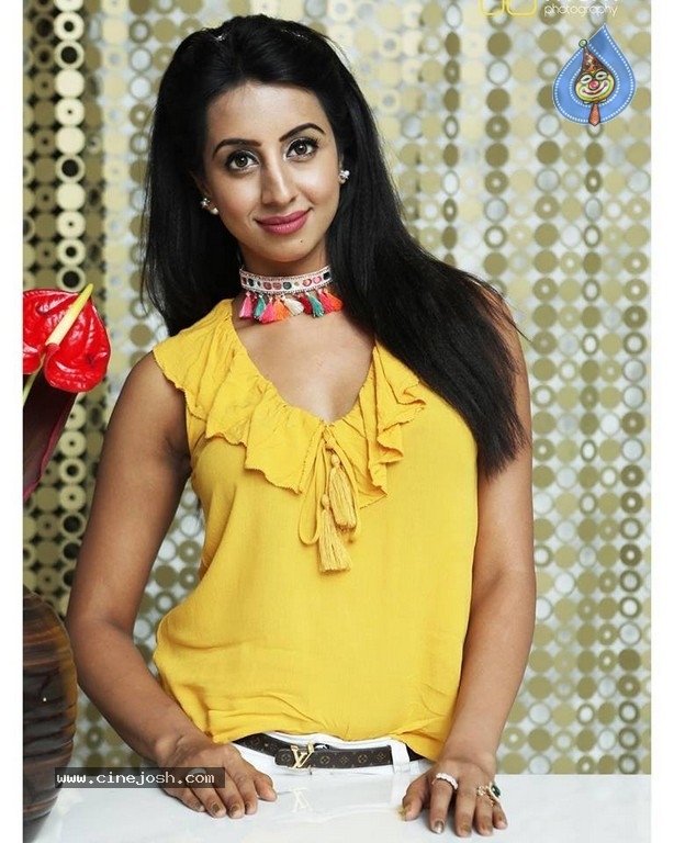 Sanjjanaa Photos - 6 / 9 photos