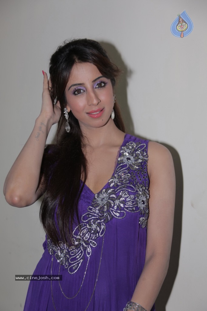 Sanjjanaa Photos - 1 / 31 photos