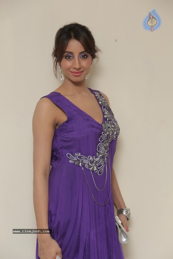 Sanjjanaa Photos - 27 / 31 photos