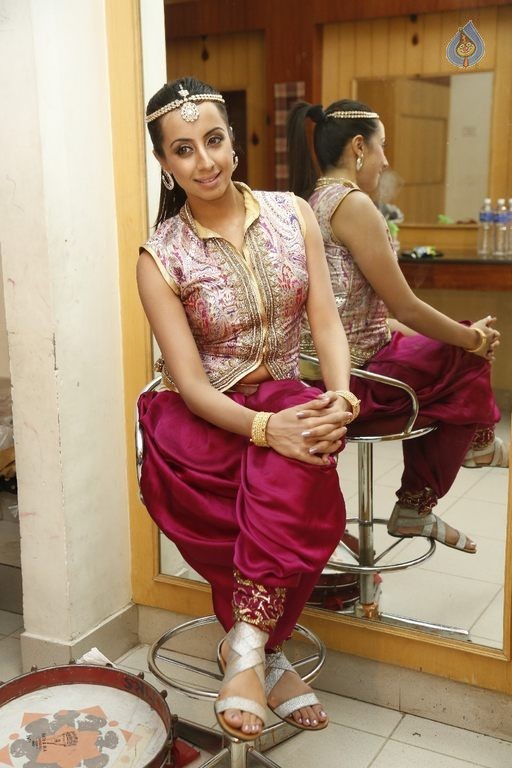 Sanjjanaa Photos - 11 / 34 photos