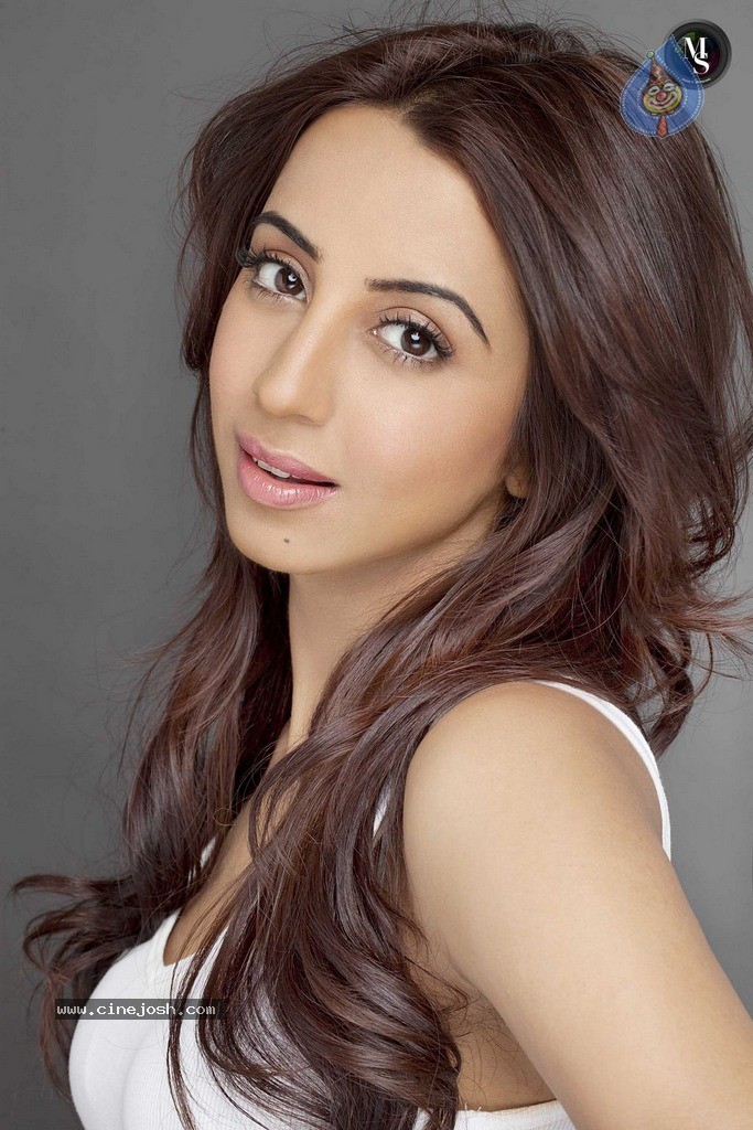 Sanjjanaa Photos - 14 / 35 photos