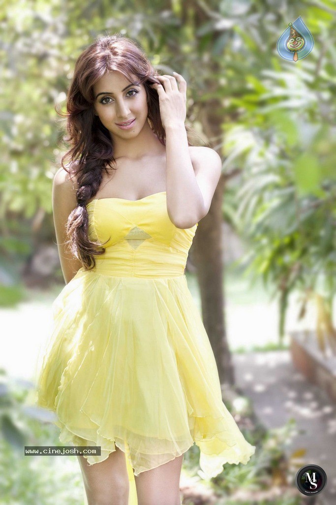 Sanjjanaa Photos - 29 / 35 photos