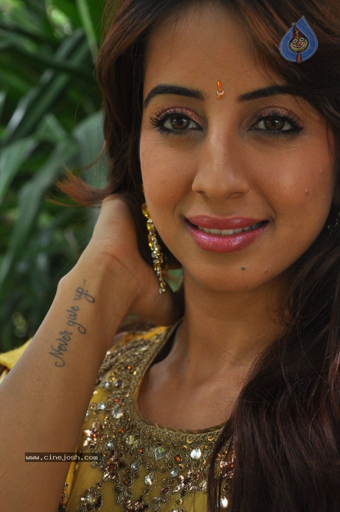 Sanjjanaa Photos - 9 / 46 photos