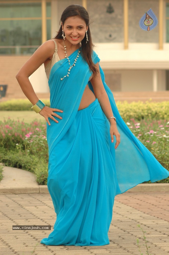 Sarayu New Stills - 30 / 67 photos