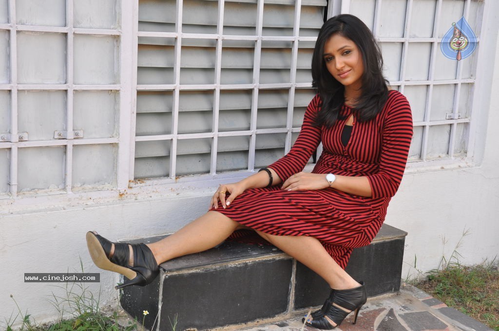 Sarayu Stills - 28 / 32 photos