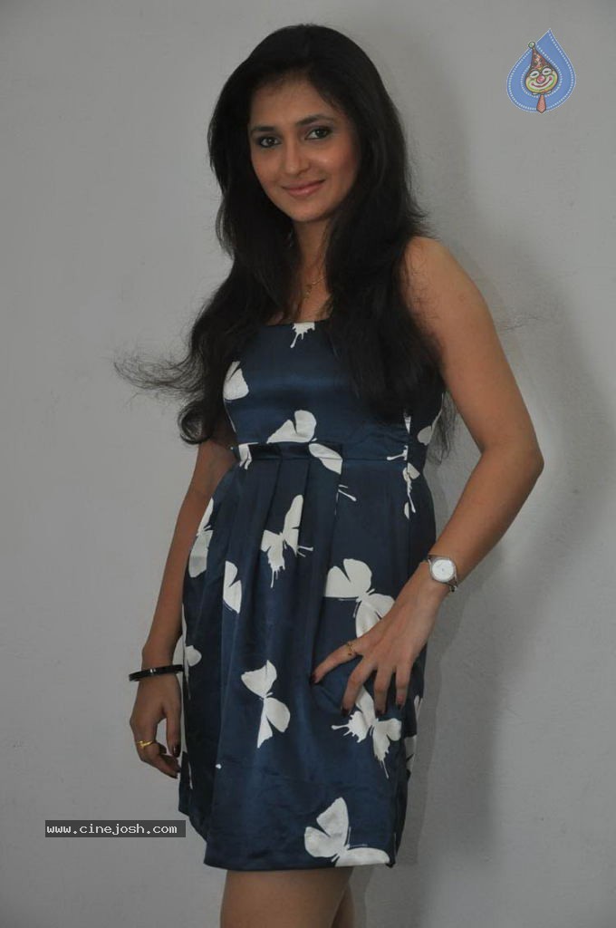 Sarayu Stills - 8 / 22 photos