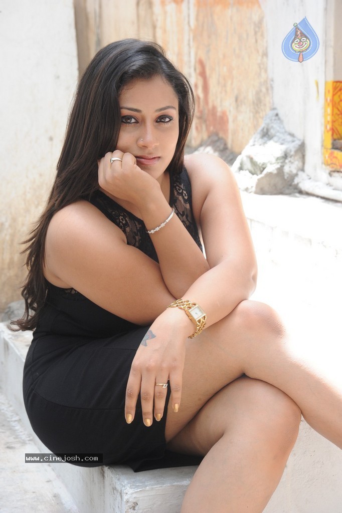 Sarika Stills - 41 / 111 photos