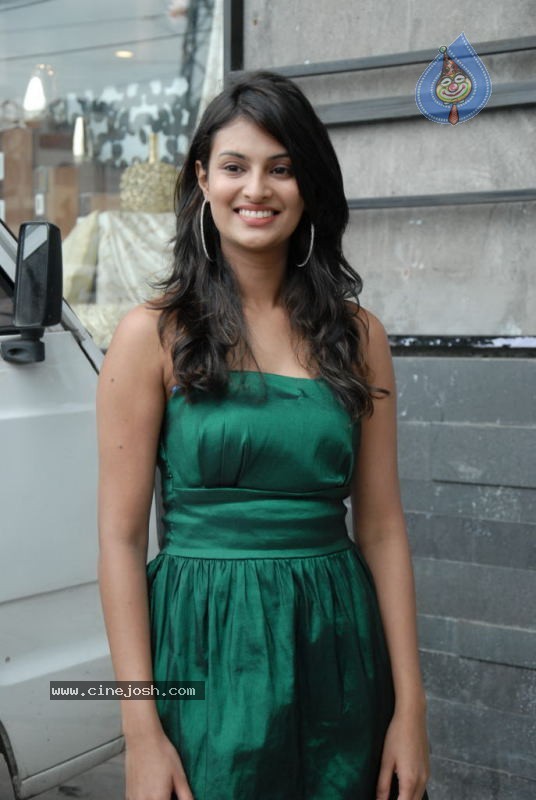 Sayali Bhagat Stllis - 34 / 78 photos