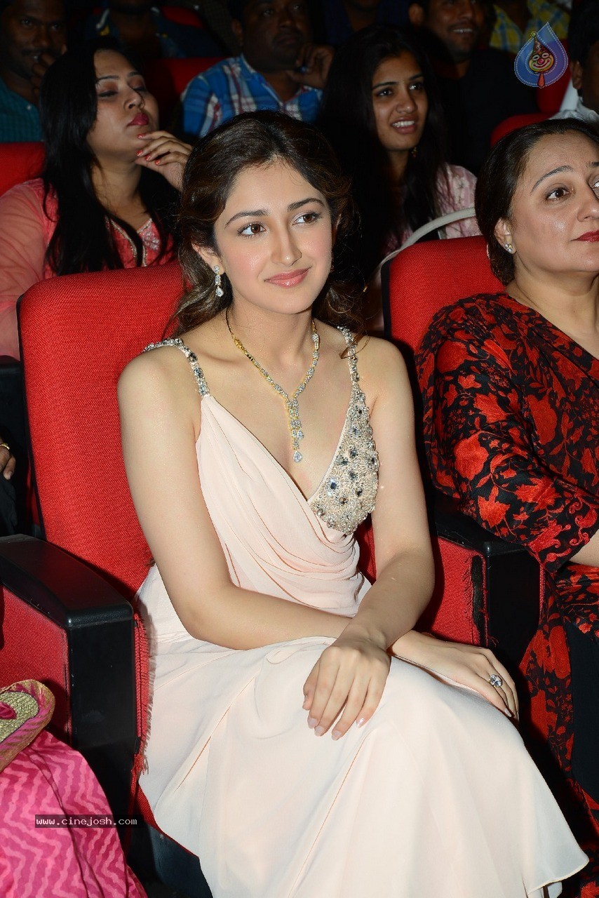 Sayesha Saigal Stills - 57 / 69 photos