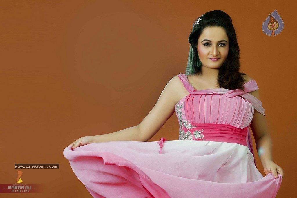 Seema Khan Photoshoot - 1 / 15 photos