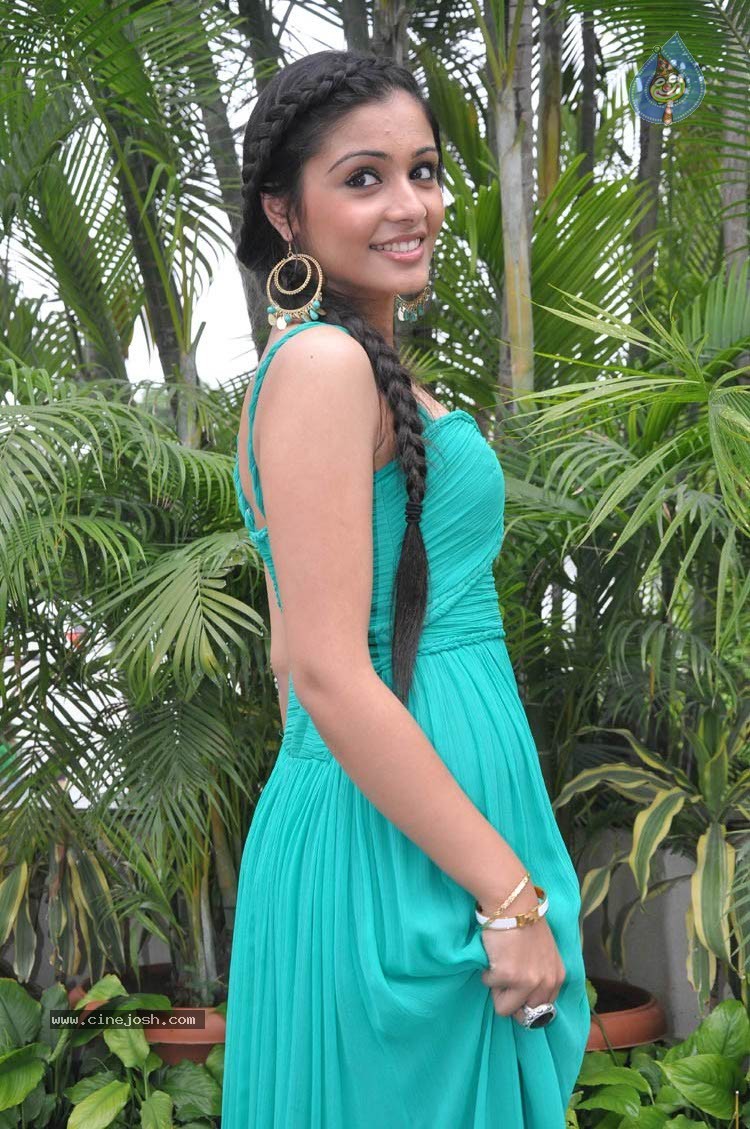 Shagun New Stills - 8 / 38 photos