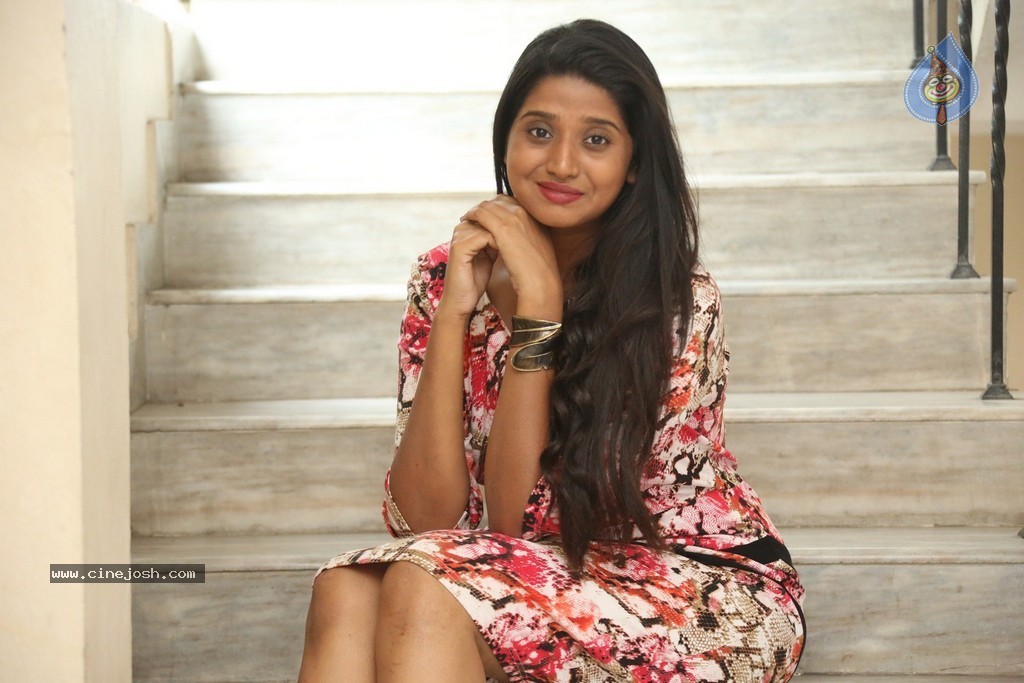 Shalini New Photos - 13 / 88 photos