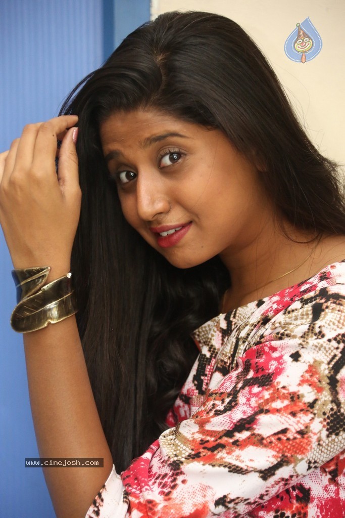 Shalini New Photos - 16 / 88 photos