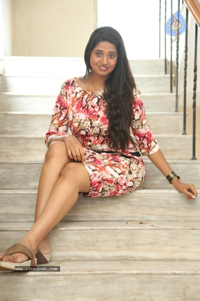 Shalini New Photos - 31 / 88 photos