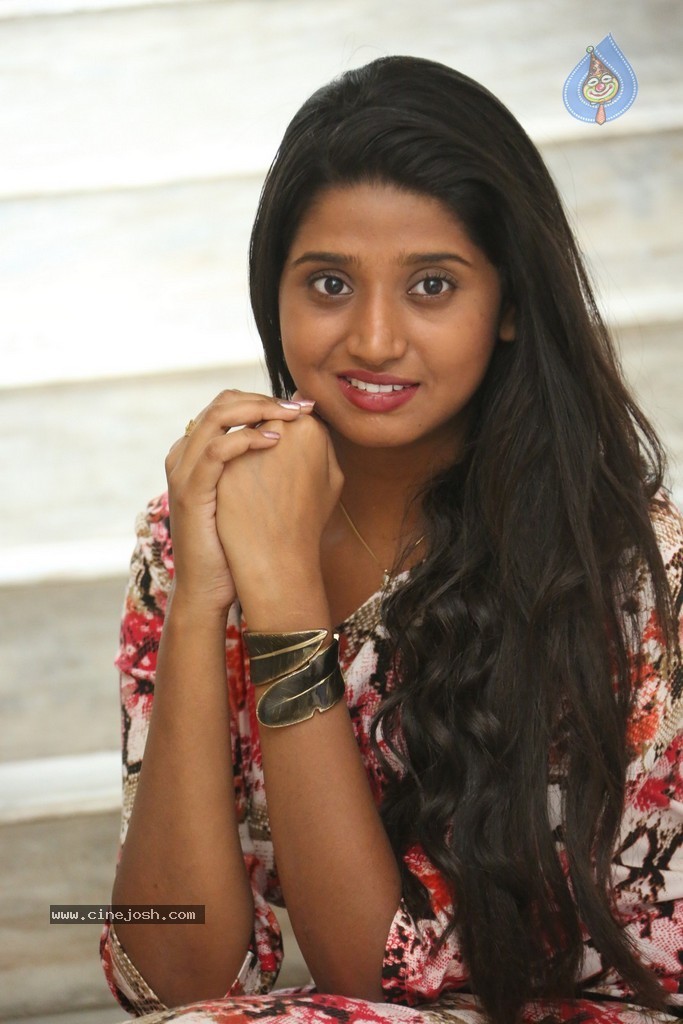 Shalini New Photos - 66 / 88 photos