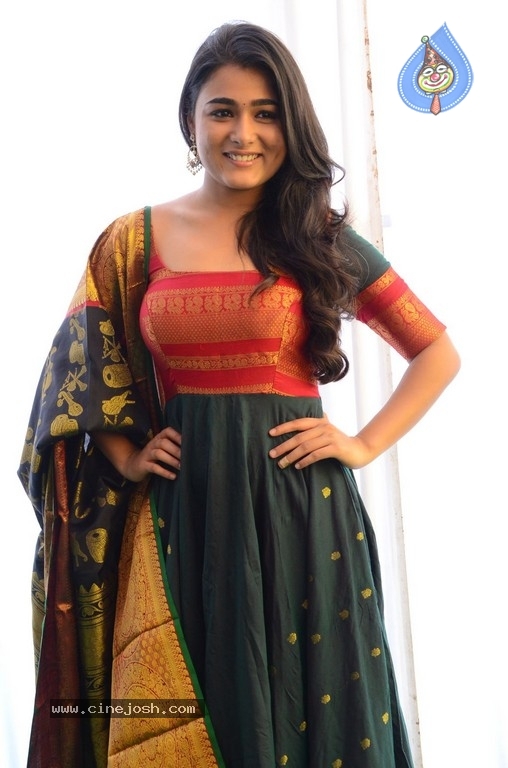 Shalini Pandey Images - 1 / 13 photos