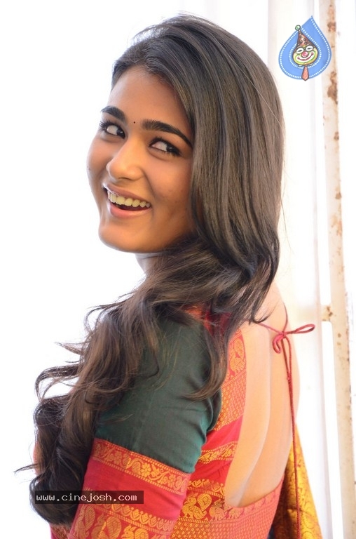 Shalini Pandey Images - 2 / 13 photos