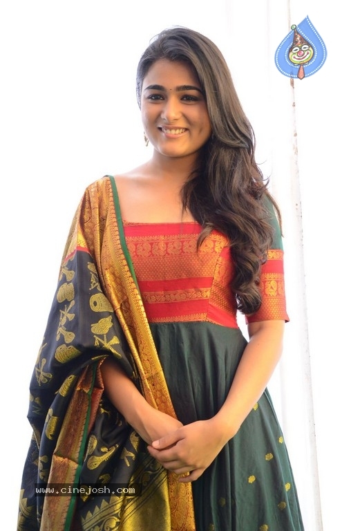 Shalini Pandey Images - 13 / 13 photos