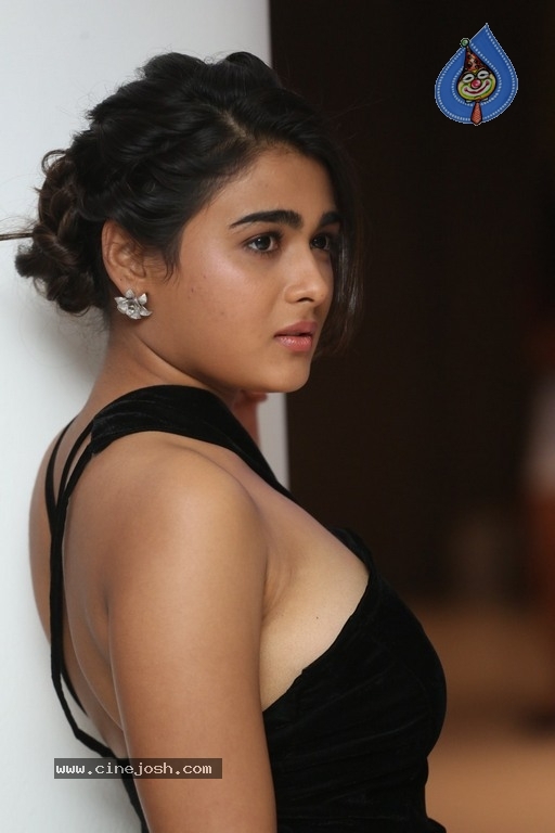 Shalini Pandey Photos - 6 / 21 photos