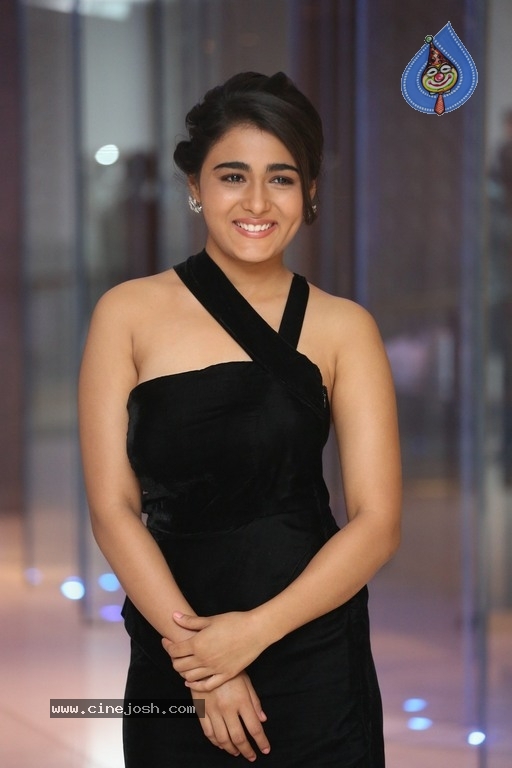 Shalini Pandey Photos - 9 / 21 photos