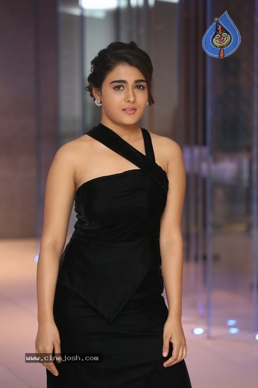 Shalini Pandey Photos - 14 / 21 photos