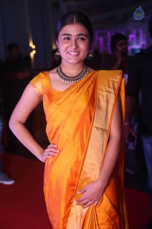 Shalini Pandey Photos - 4 / 20 photos