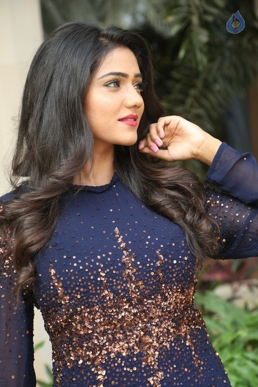 Shalu New Pics - 25 / 32 photos