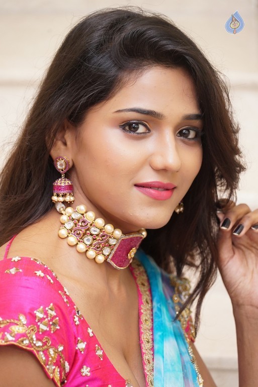 Shalu Chourasiya in Hiya Jewellery Designs - Jewellery Designs