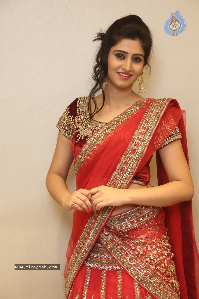 Shamili Gallery - 38 / 131 photos