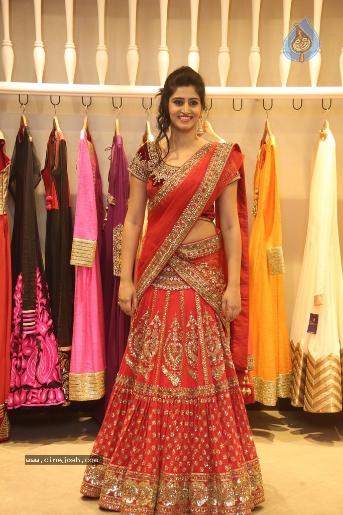 Shamili Gallery - 49 / 131 photos