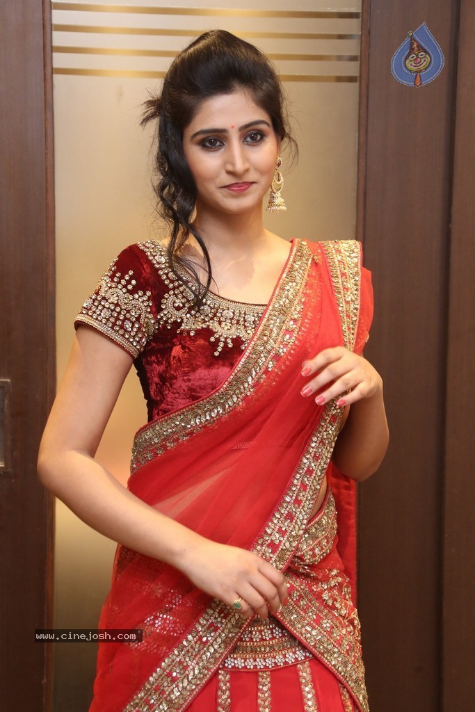 Shamili Gallery - 52 / 131 photos