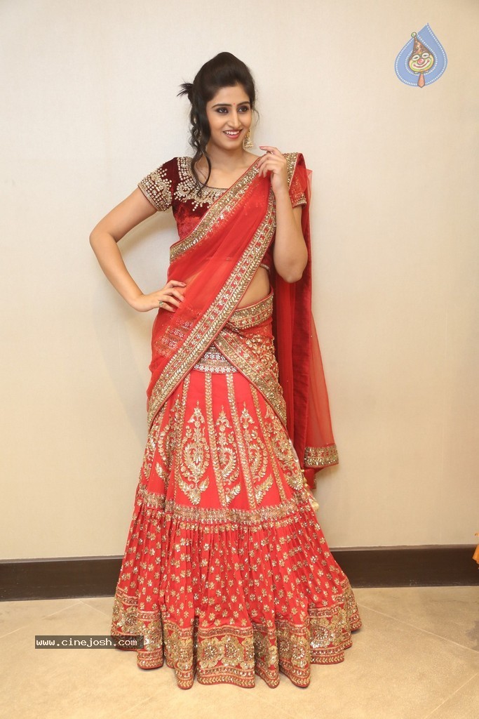 Shamili Gallery - 69 / 131 photos