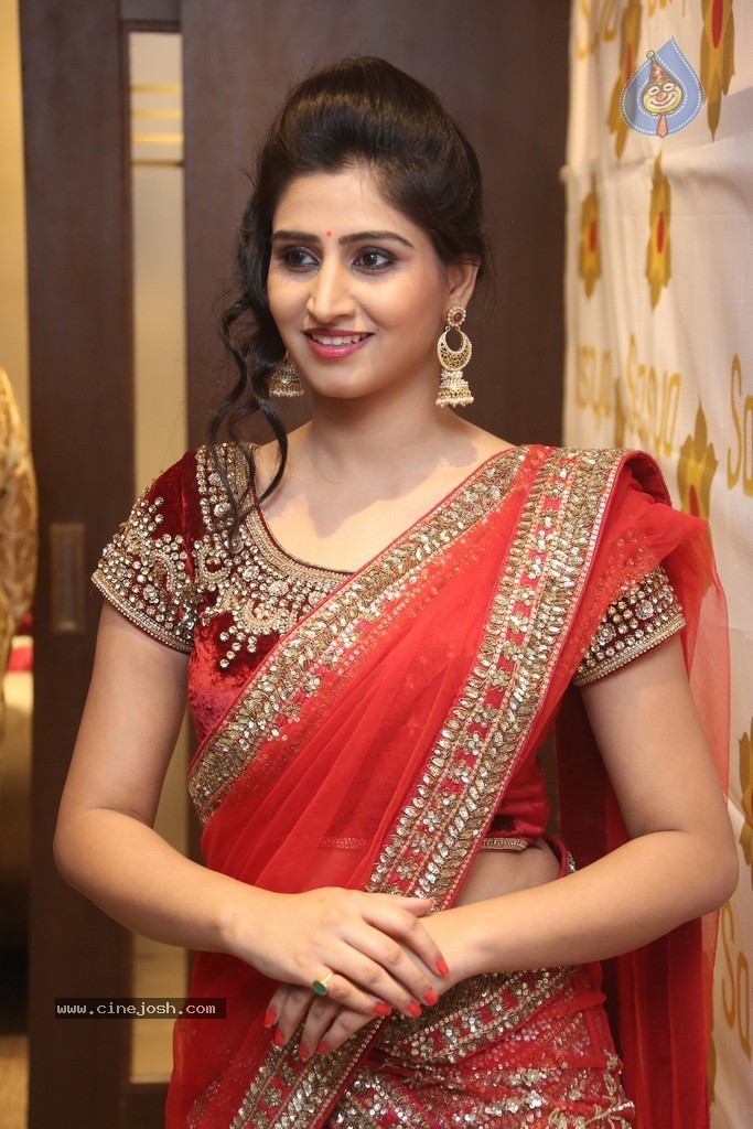 Shamili Gallery - 86 / 131 photos