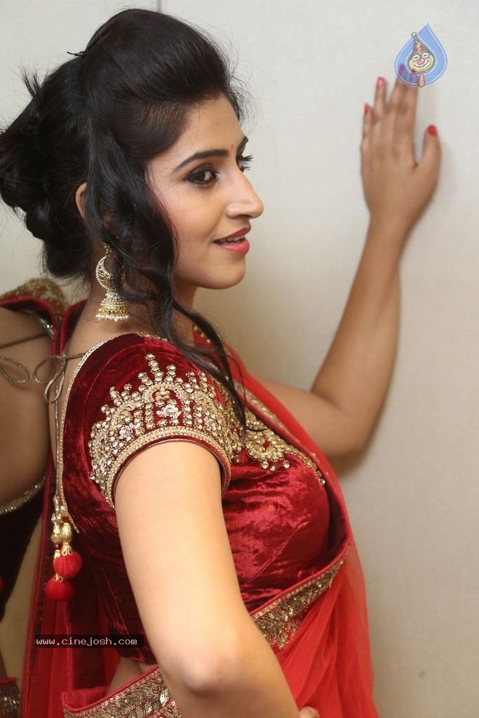 Shamili Gallery - 131 / 131 photos