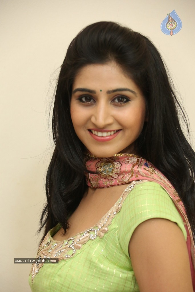 Shamili Gallery - 36 / 68 photos