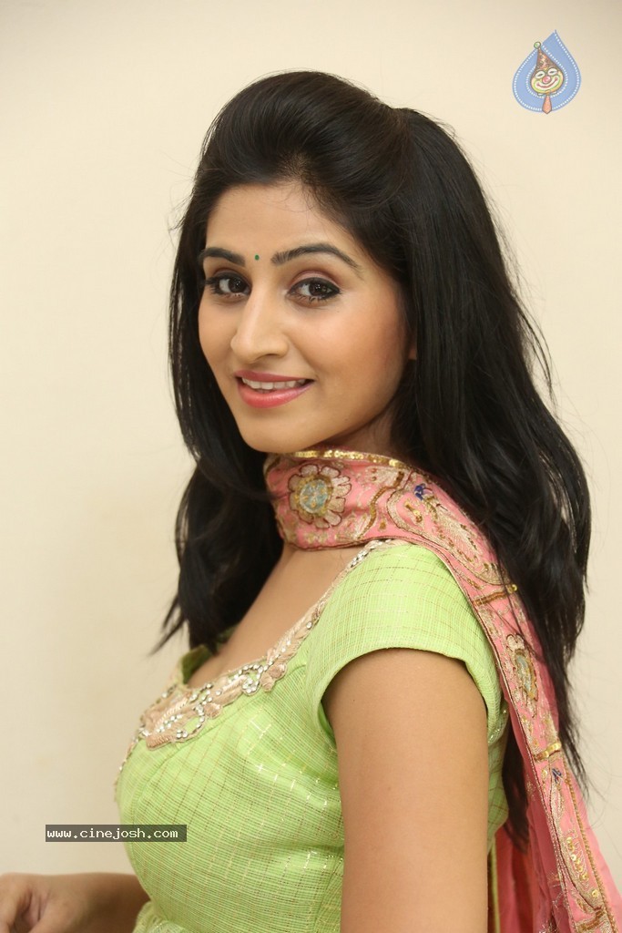 Shamili Gallery - 39 / 68 photos