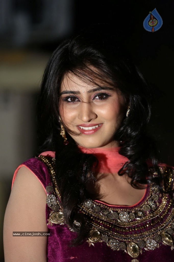 Shamili Gallery - 28 / 63 photos