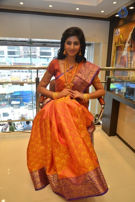 Shamili Latest Gallery - 14 / 30 photos